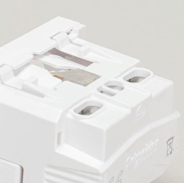 Priză schuko protecție copii, 2m, alb, Unica NU303718