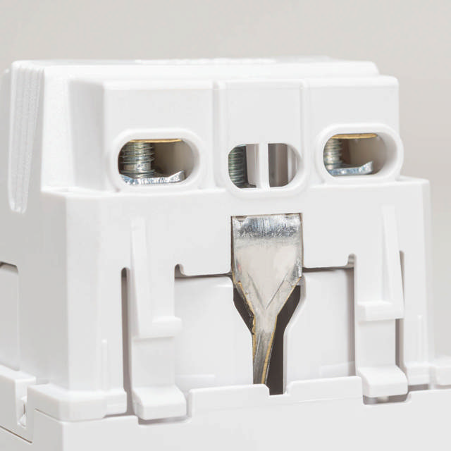 Priză schuko protecție copii, 2m, alb, Unica NU303718