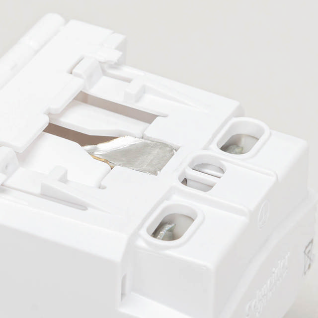 Priză cu capac schuko 2m, alb, Unica NU303718TA